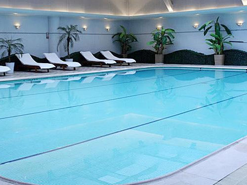 長沙一游泳池經臭氧發生器處理后的循環水